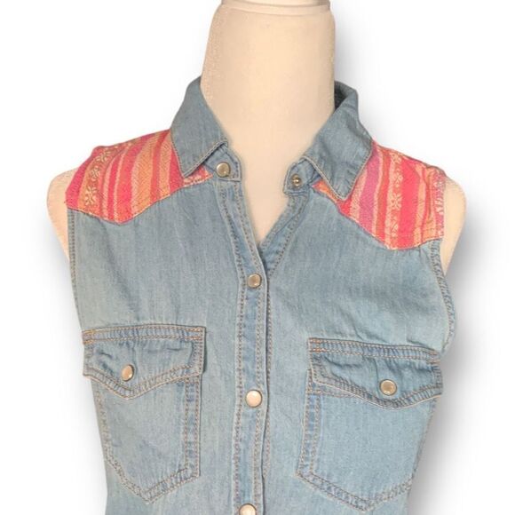 Mudd Shirt Western Style Chambray Denim Pearl Snap Sleeveless Southwestern - Picture 2 of 8